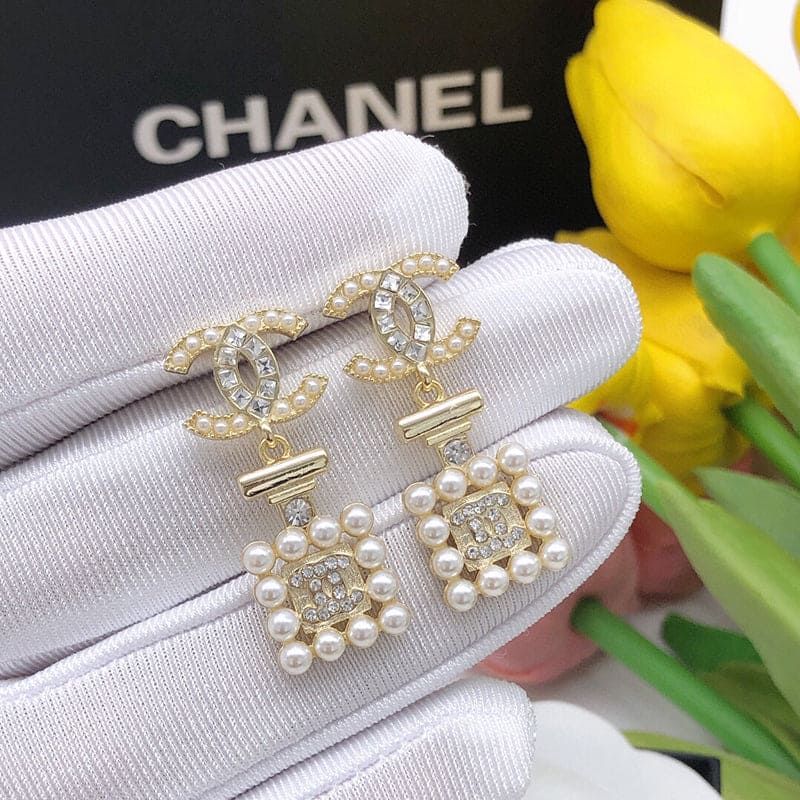 18K Chanel Pearl Shape Earrings