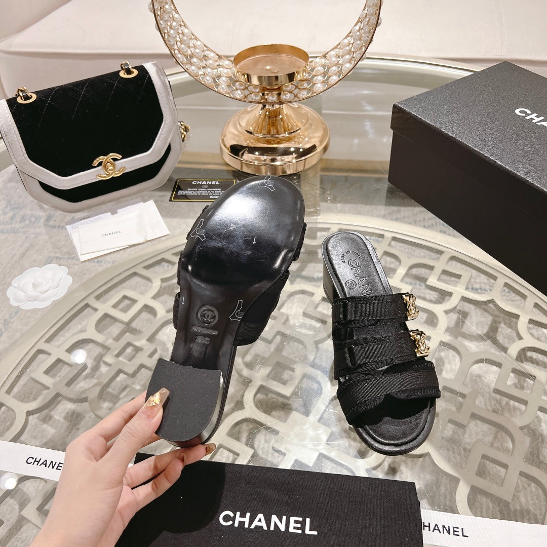 CHANEL Double C Xiaoxiang Chain Fabric Head Chunky High Heel Black Lambskin