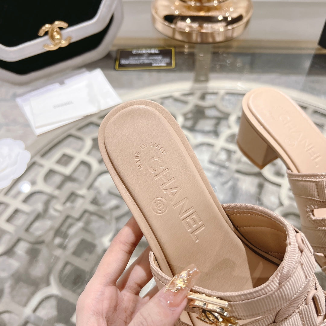 CHANEL Double C Xiaoxiang Chain Fabric Head Chunky High Heel Cream Lambskin
