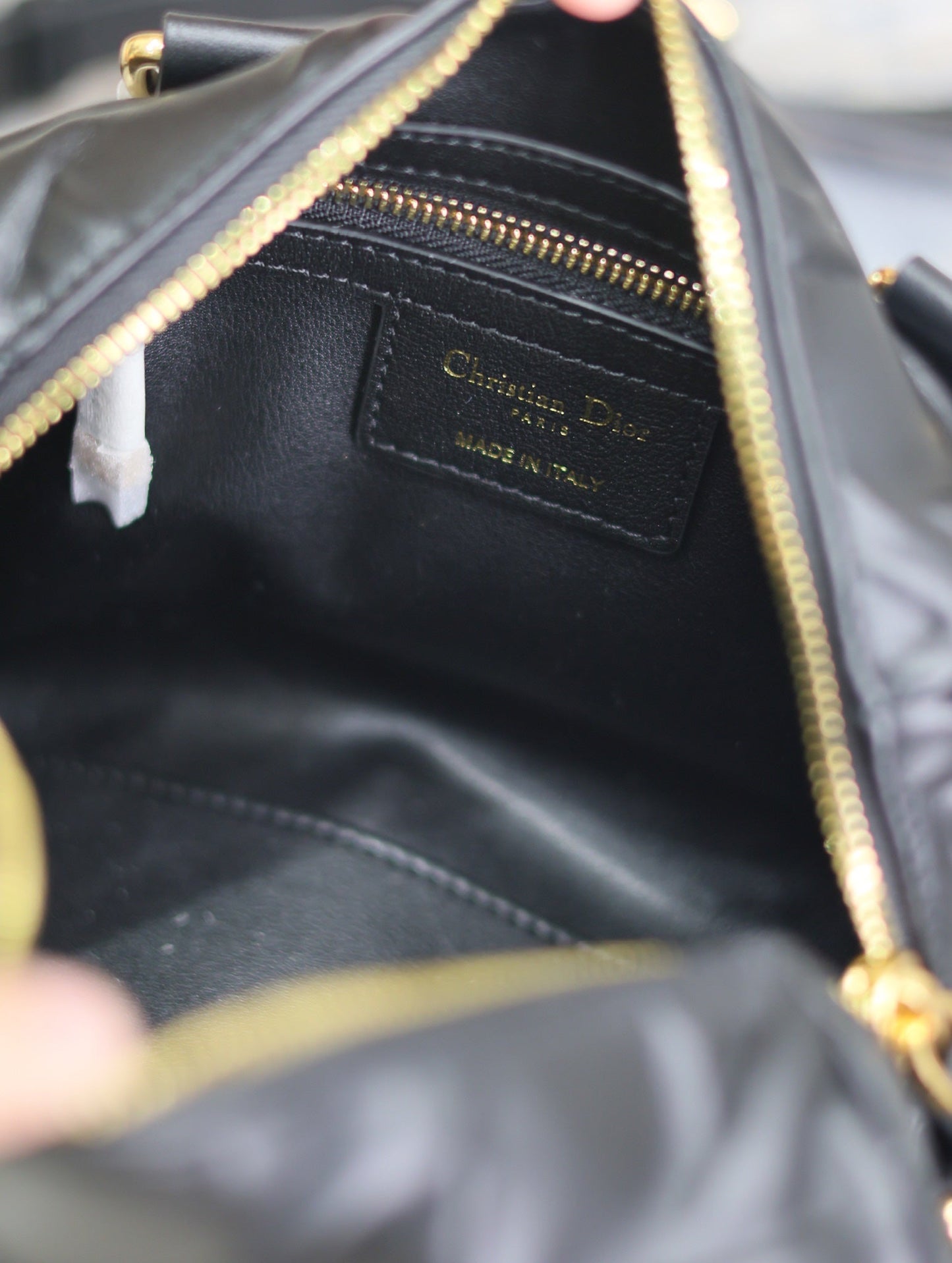 DIOR MEDIUM GROOVE BAG 20 IN BLACK MACROCANNAGE CALFSKIN WITH GOLD HARDWARE