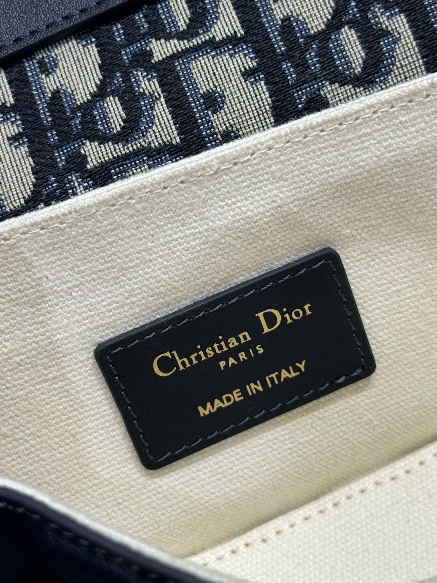 DIOR SMALL 19 MONTAIGNE AVENUE TOP HANDLE BAG BLUE OBLIQUE JACQUARD AND BLACK SMOOTH CALFSKIN 221158