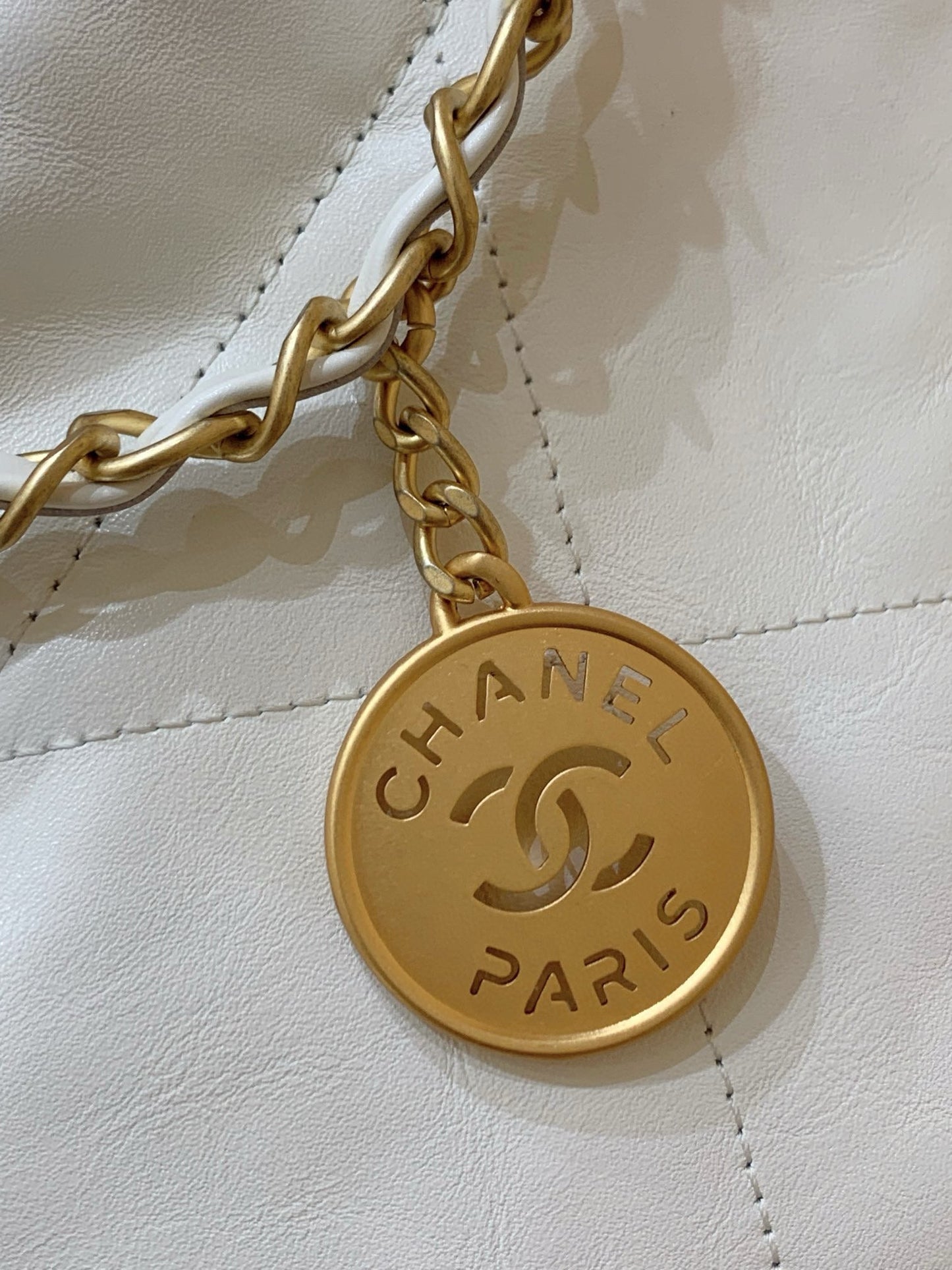 CHANEL HOBO BAG 37 WHITE BLACK LAMBSKIN GOLD HARDWARE