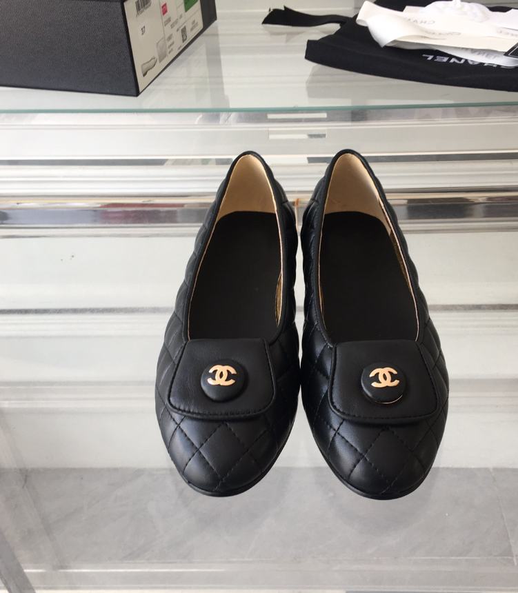 CHANEL ballet flat black quilted gold lock