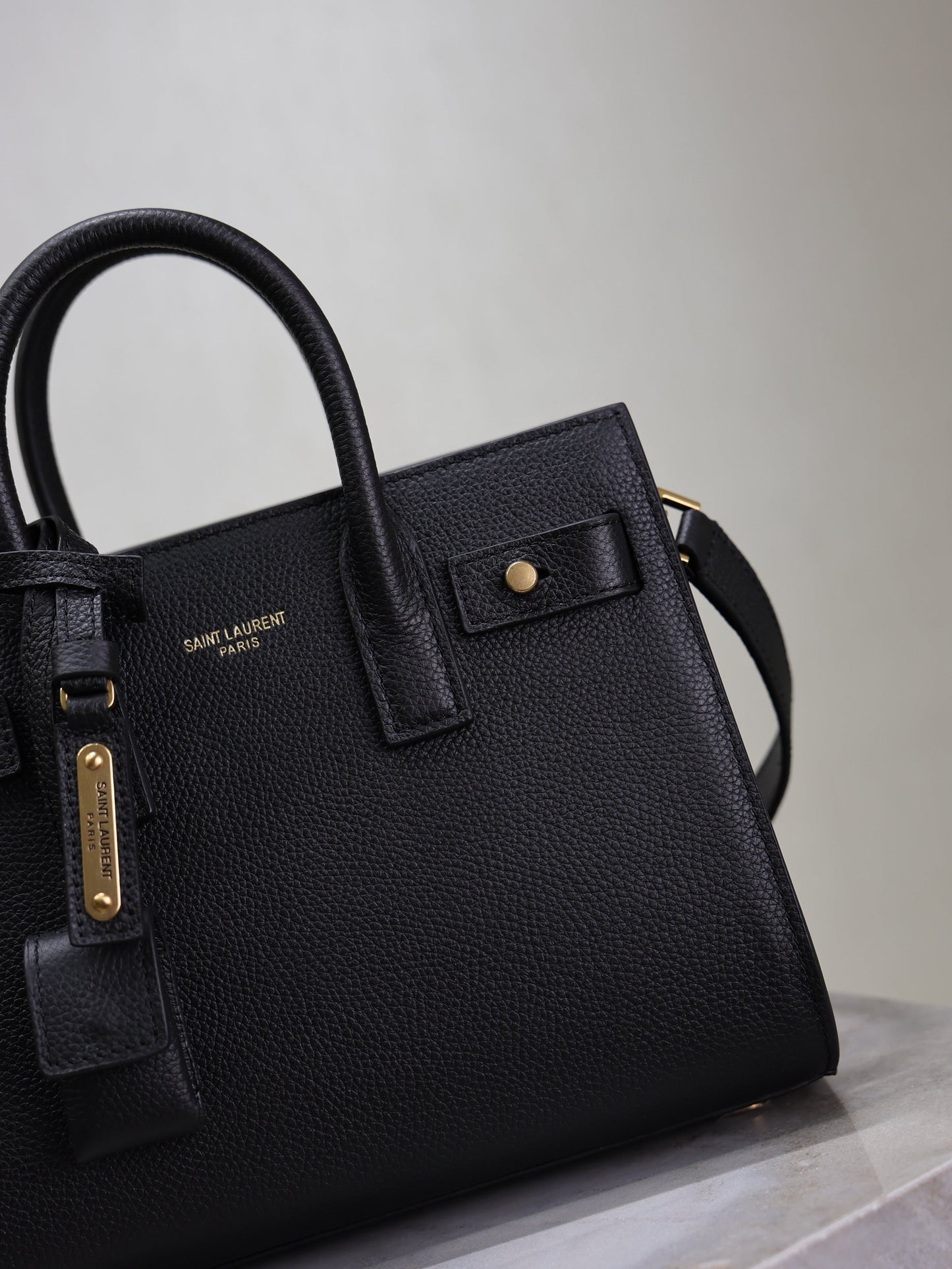 YSL 25S SAC DE JOUR 22 IN BLACK SUPPLE GRAINED CALFSKIN GOLD HARDWARE