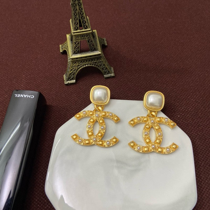 18K Chanel Pearl Yellow Gold Earrings