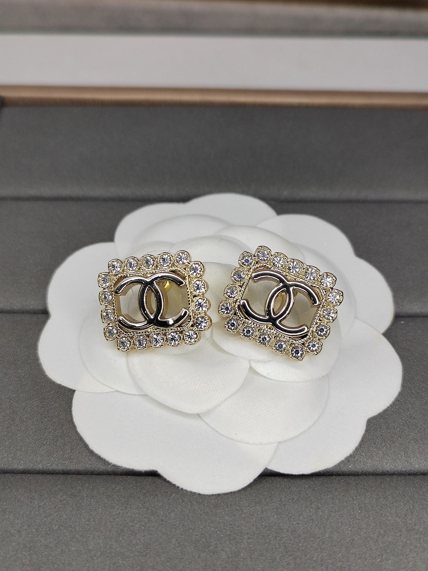 18K Chanel Diamonds Earrings