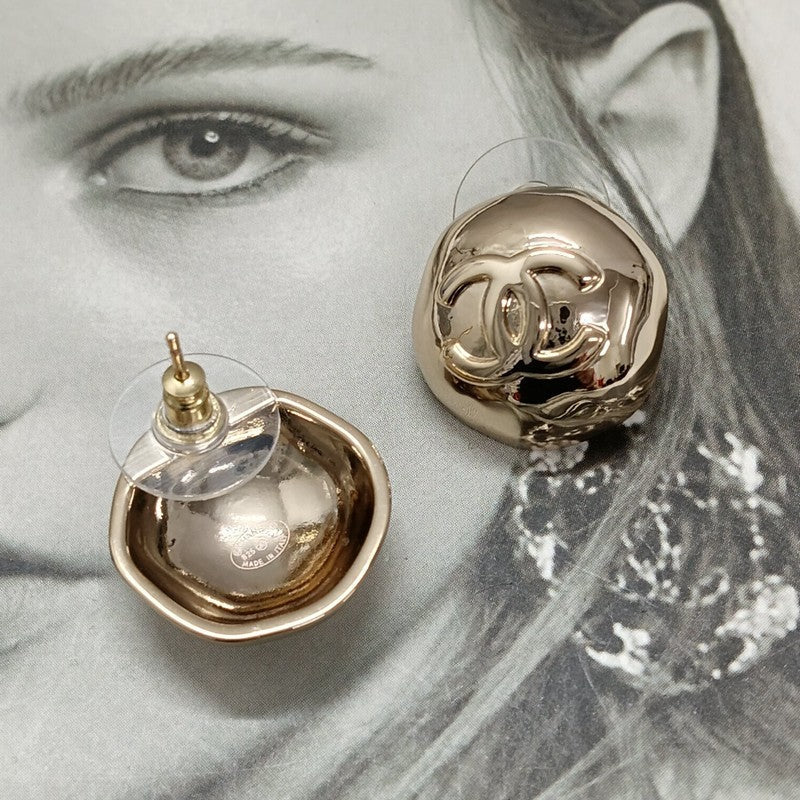 18K Chanel Vintage Round Gold Earrings