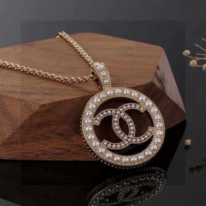18K Chanel Pearl Round Gold Necklace