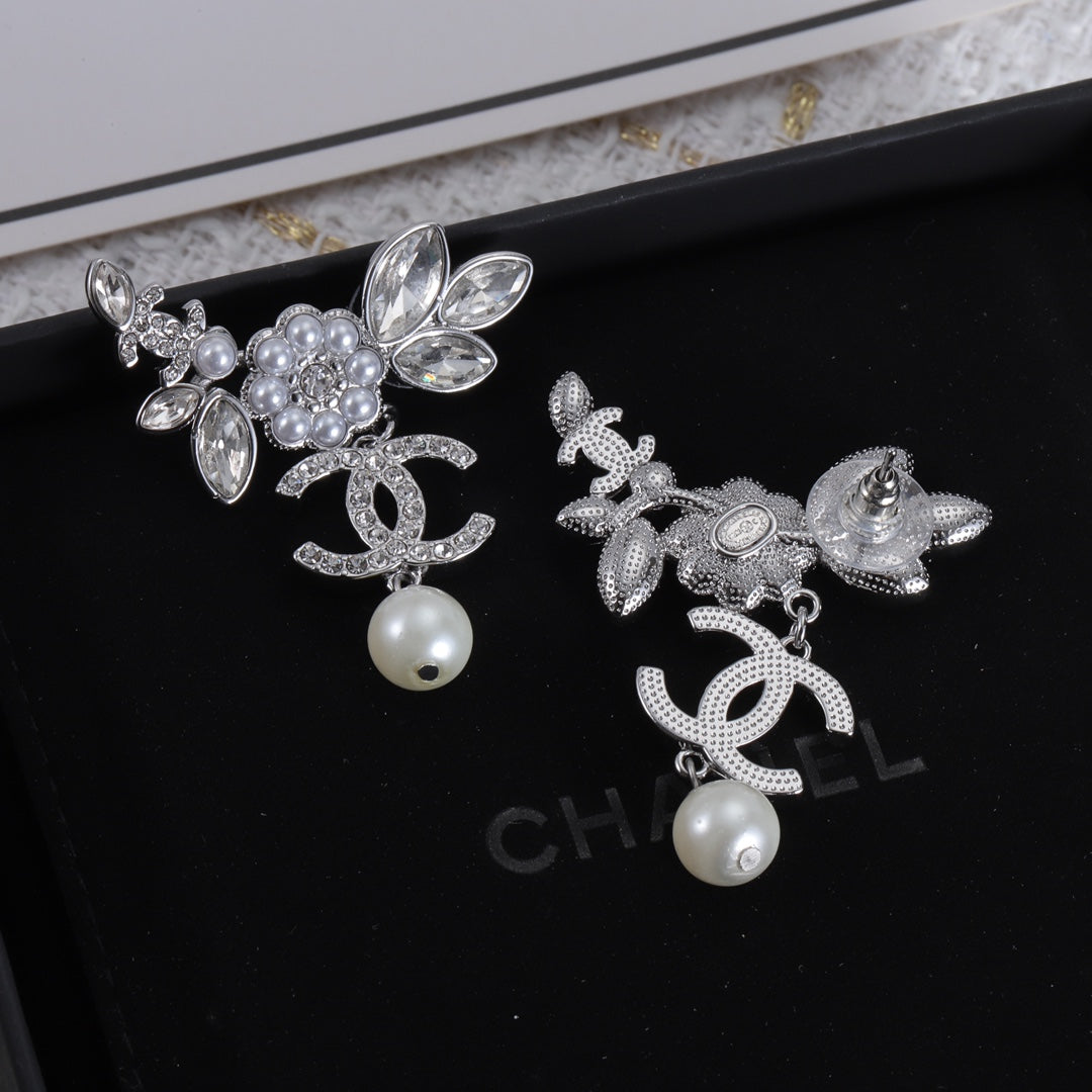 18K Chanel Flower Crystals Earrings