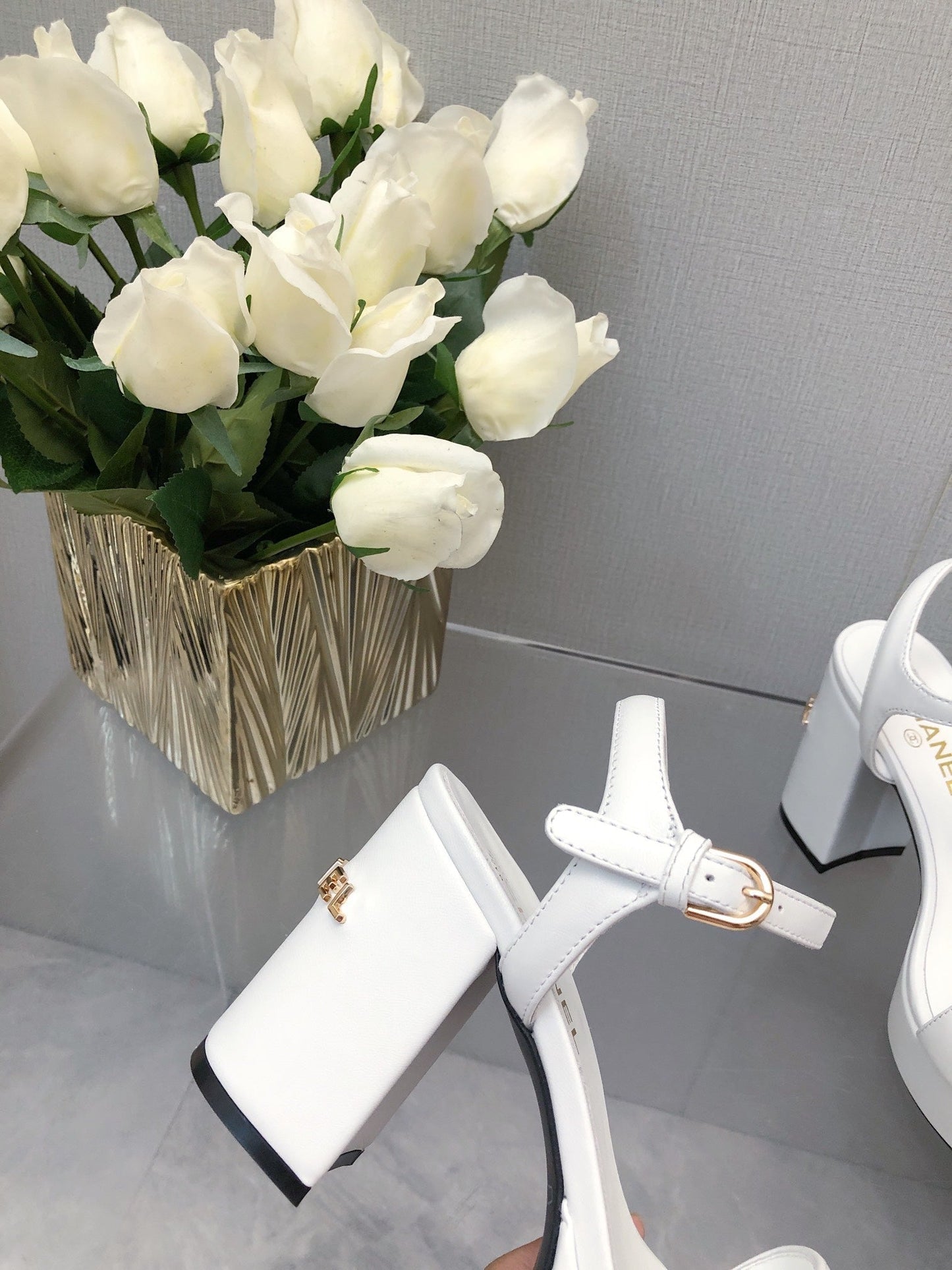 CHANEL BLOCK HEEL 9 CM SANDAL IN WHITE LAMBSKIN