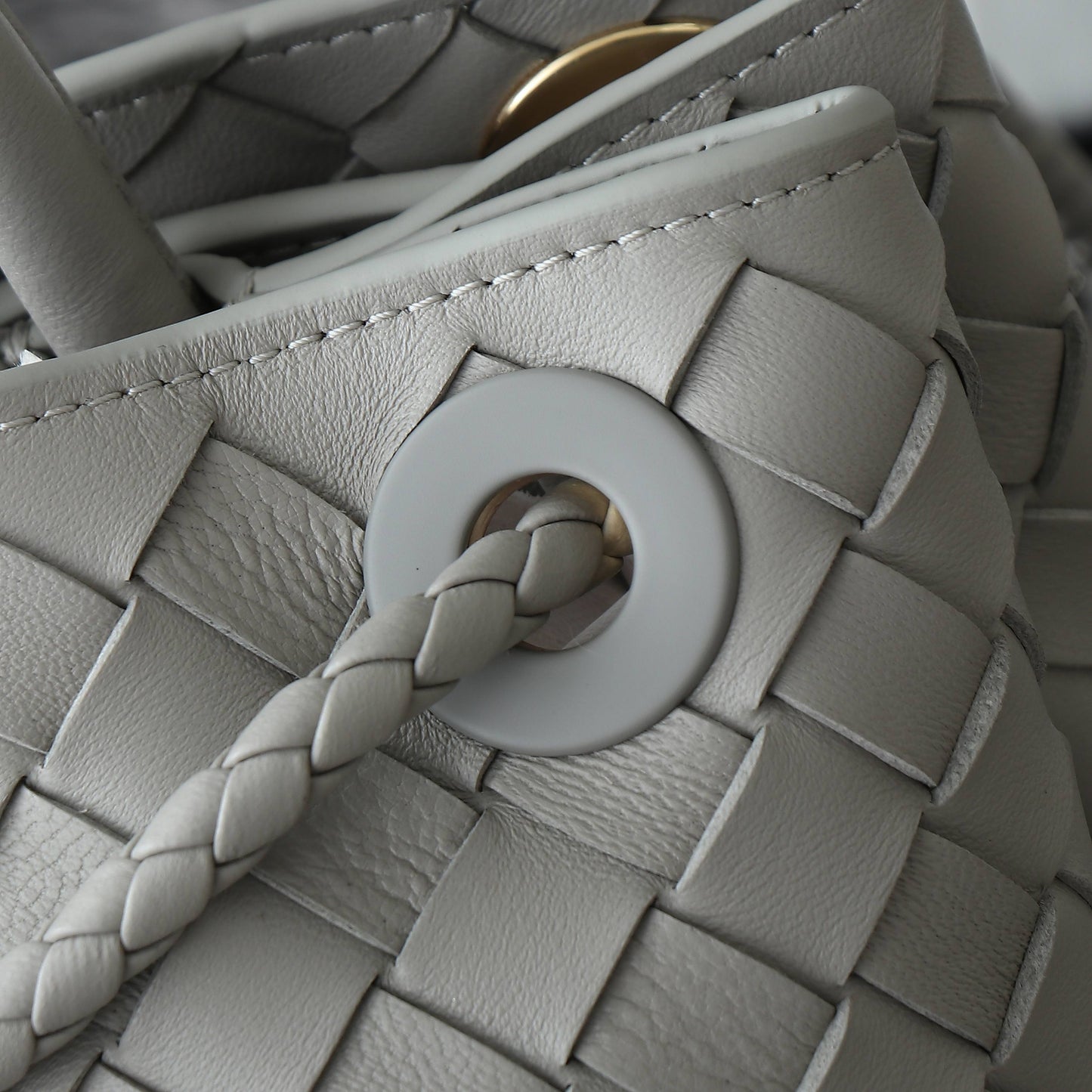 BOTTEGA VENETA MEDIUM ANDIAMO 32CM GREY LAMBSKIN