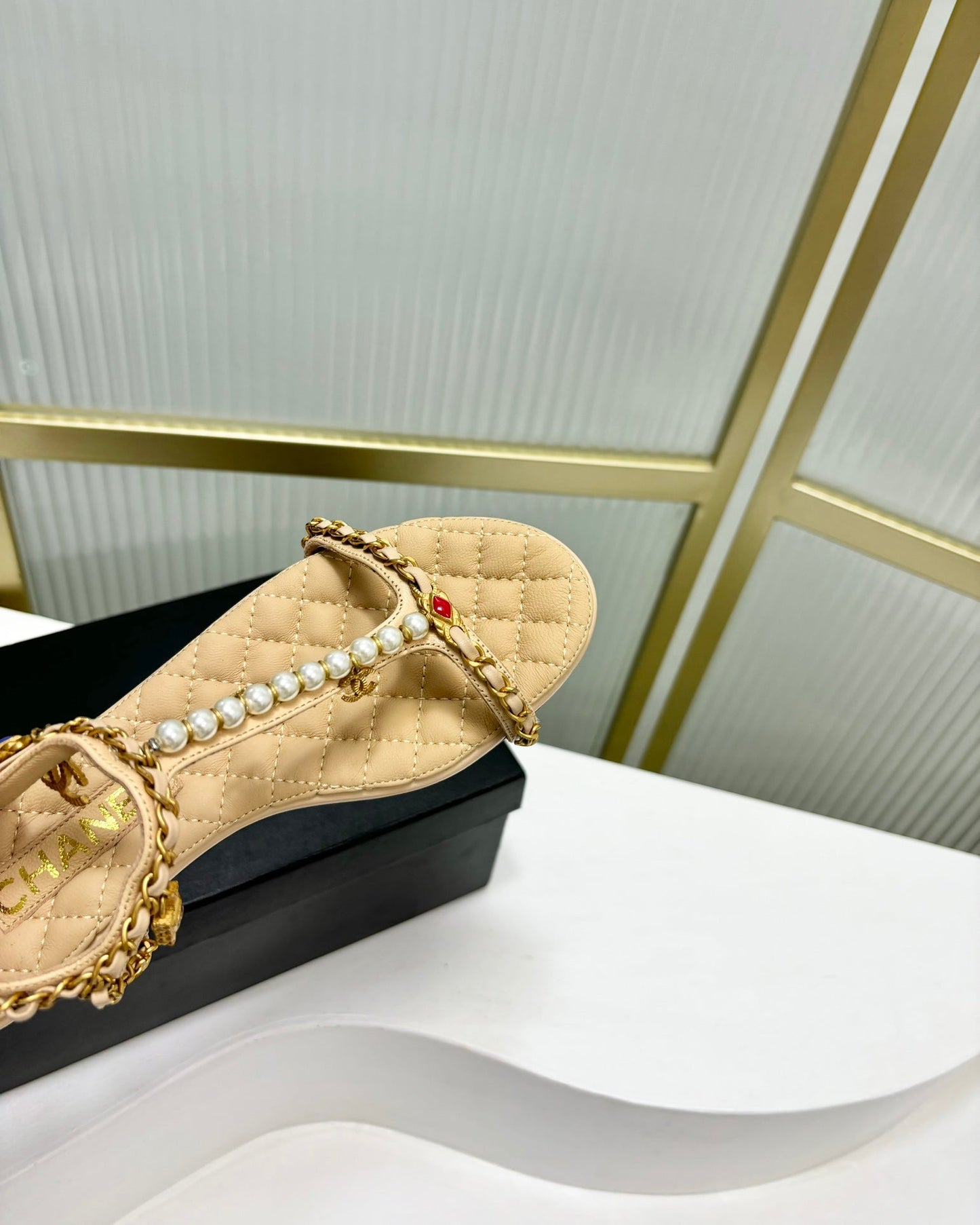 CHANEL SANDALS PEARL CHAIN IN BEIGE CREAM COWHIDE