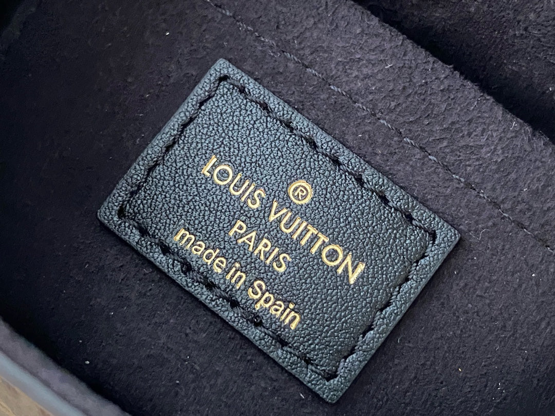 LOUIS VUITTON CAMERA BAG 17 IN BROWN MONOGRAM AND MONOGRAM REVERSE CANVAS