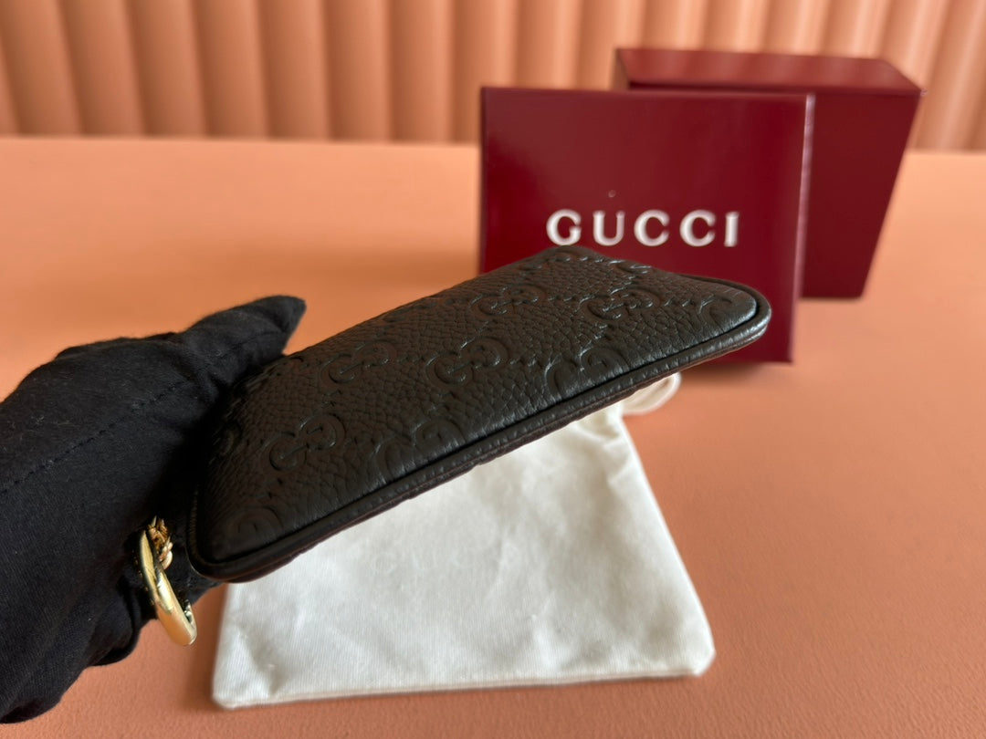 GUCCI EMBLEM ZIP KEY CASE 12 IN BLACK GRAINY CALFSKIN