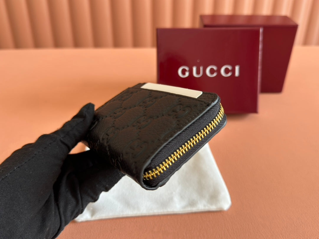GUCCI EMBLEM ZIP CARD CASE 13 IN BLACK GRAINY CALFSKIN