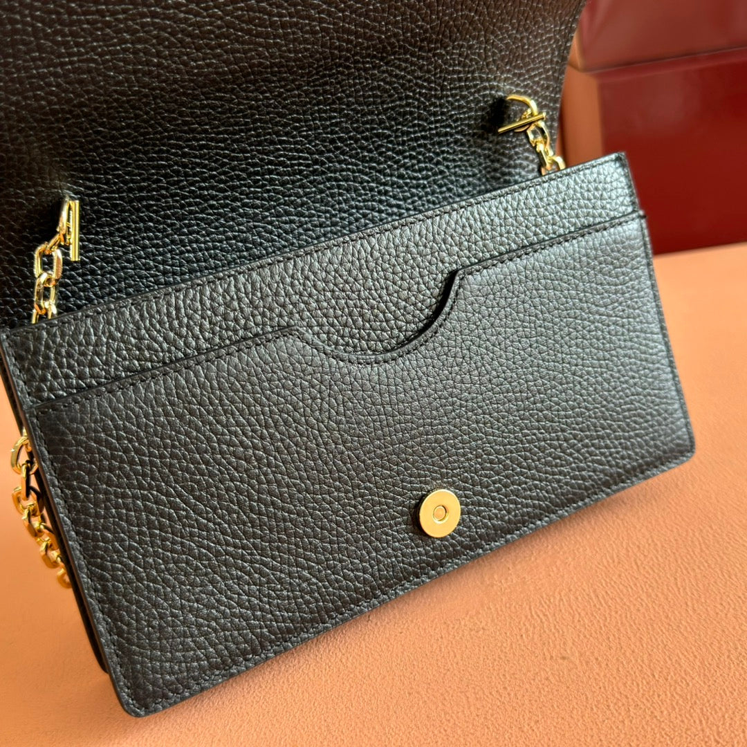 GUCCI EMBLEM WALLET ON CHAIN 20 IN BLACK SMOOTH CALFSKIN