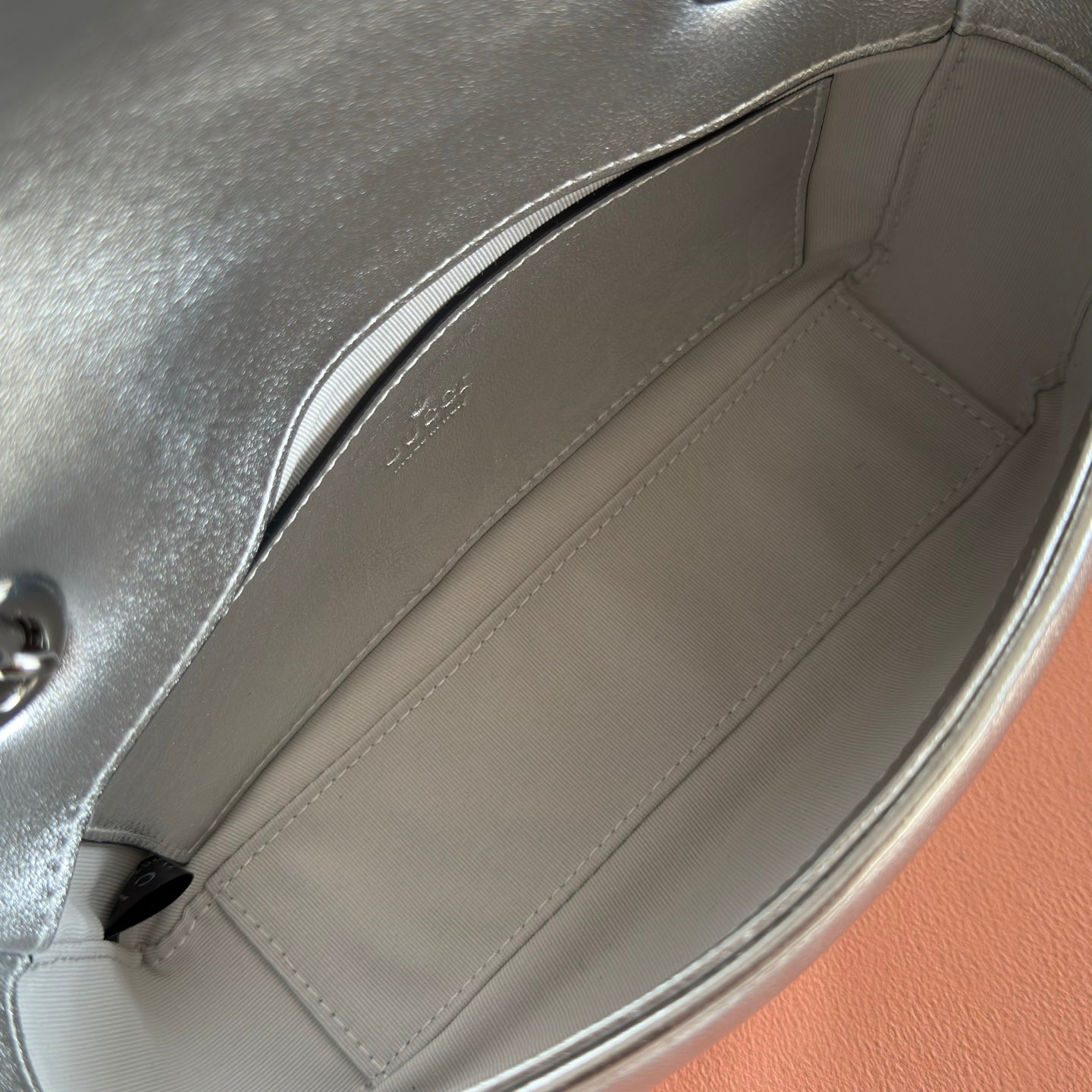 GUCCI 26S MARMONT BAG 22 IN SILVER LAMBSKIN