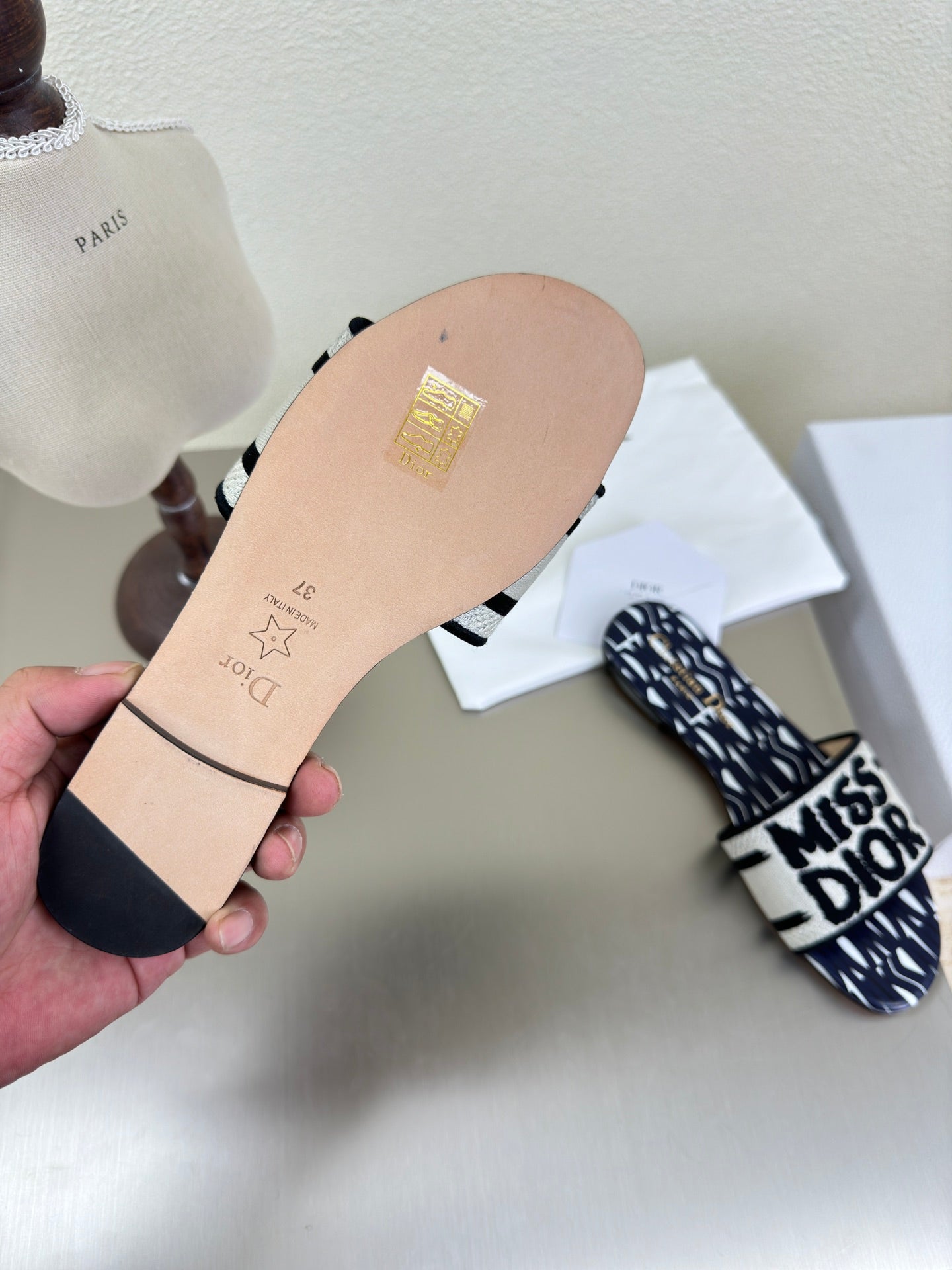 DIOR DWAY SLIDE EMBROIDERED COTTON AND NAVY BLUE MISS ALLOVER MOTIF