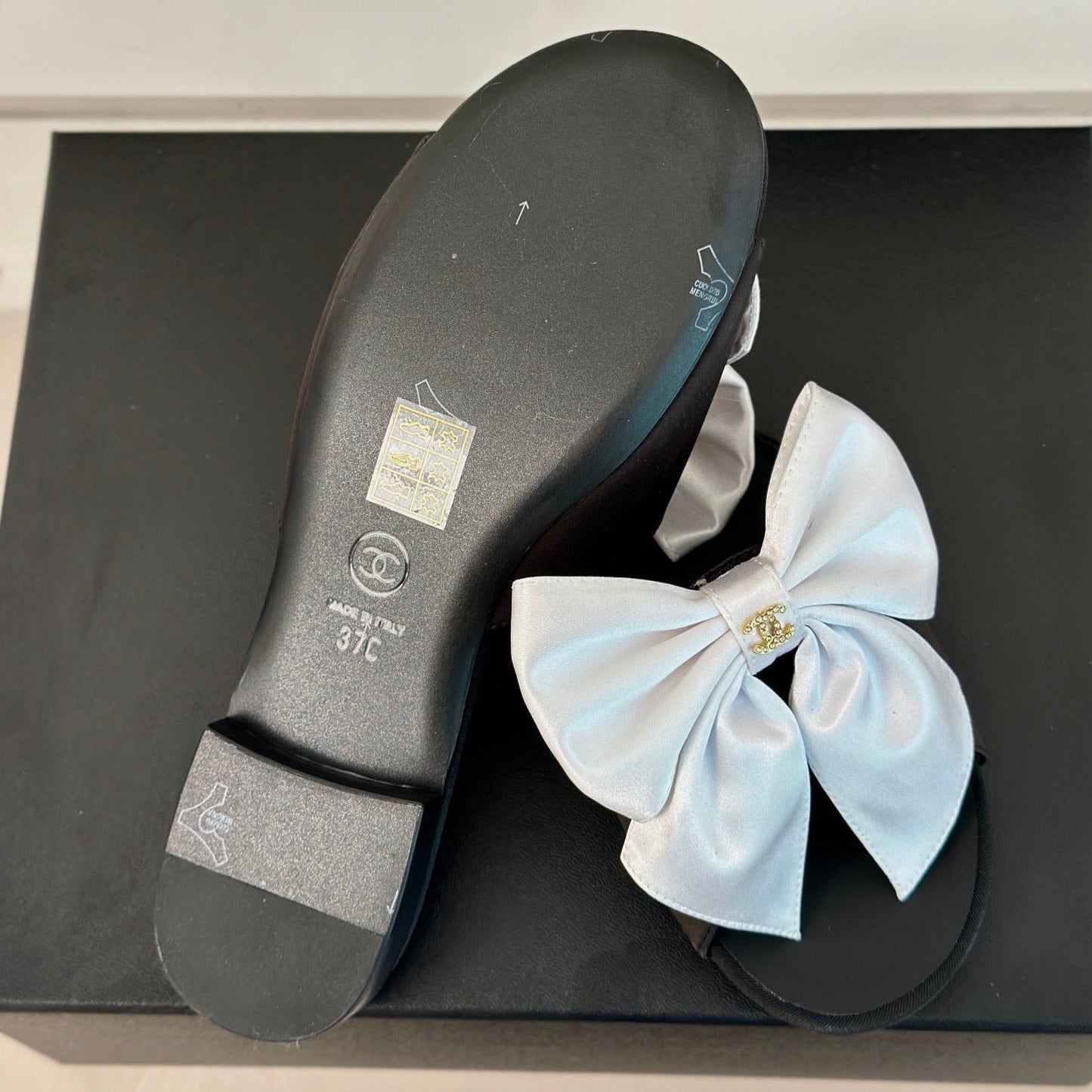 CHANEL Double big bow flat sandals Sheepskin White Black