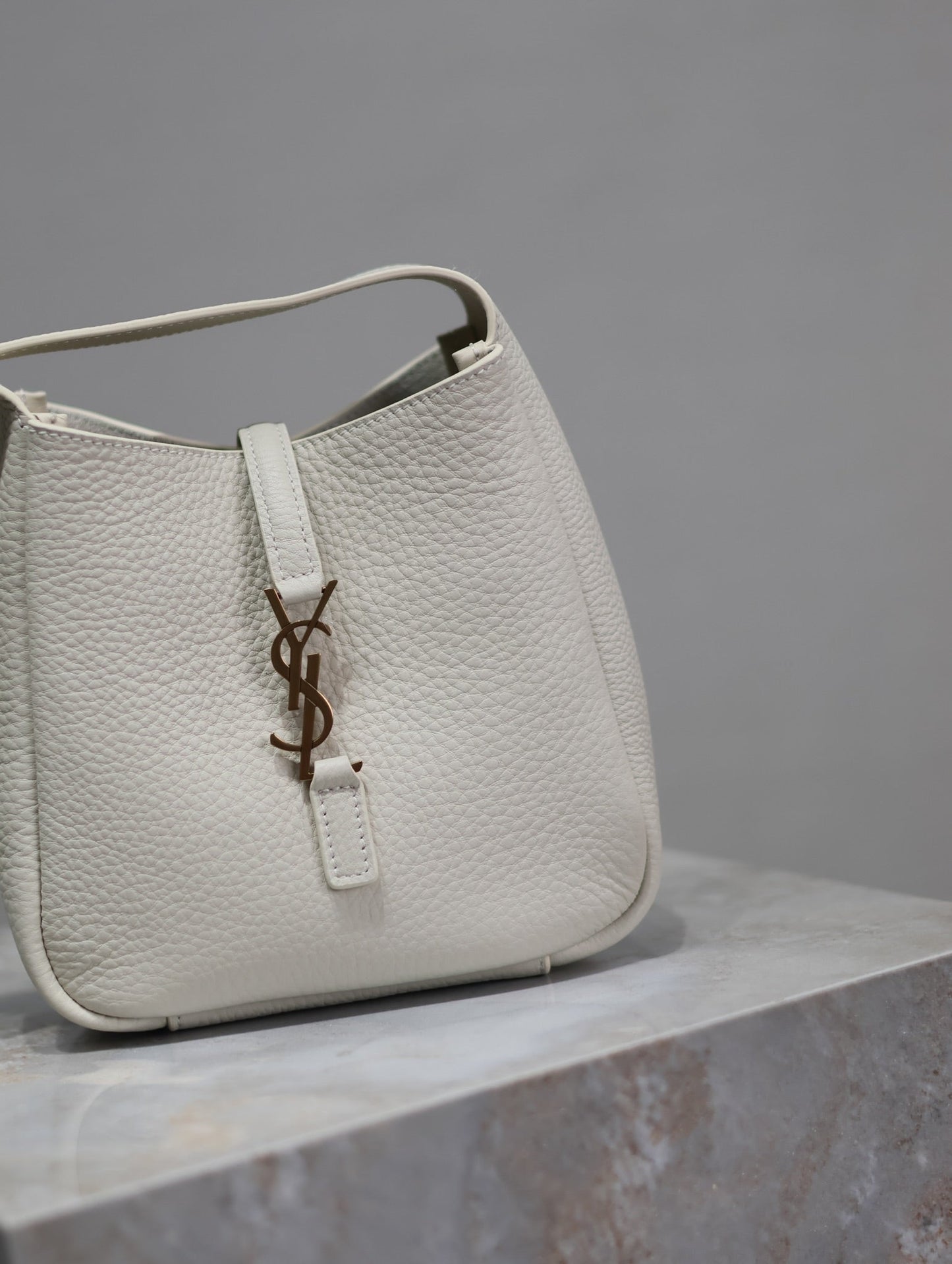 YSL 25S LE 5 À 7 BAG 16 IN BLANC VINTAGE GRAINED CALFSKIN GOLD HARDWRE