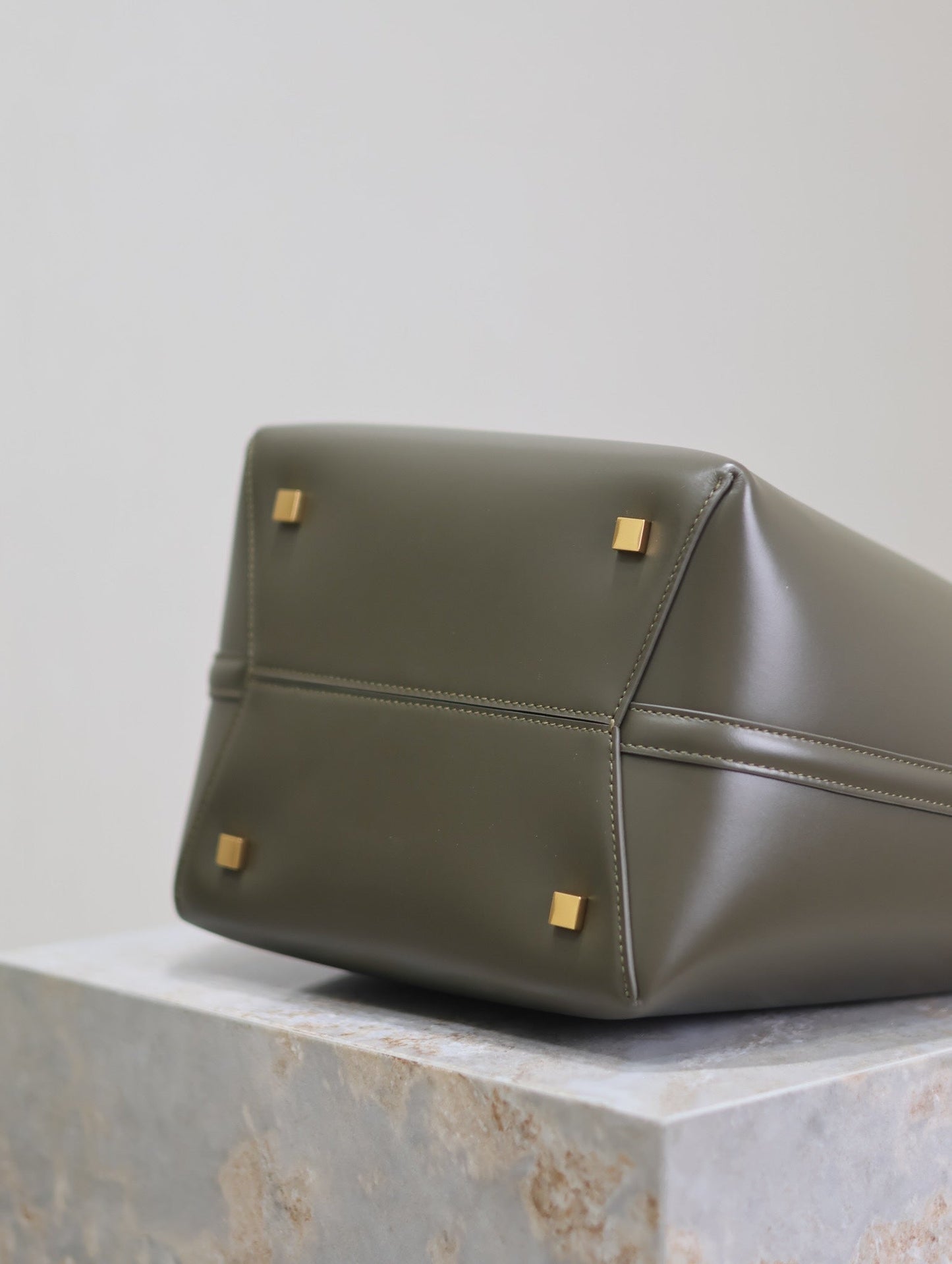 YSL 25S LE 5 À 7 BUCKET 26 IN DARK OLIVE CALFSKIN GOLD HARDWARE