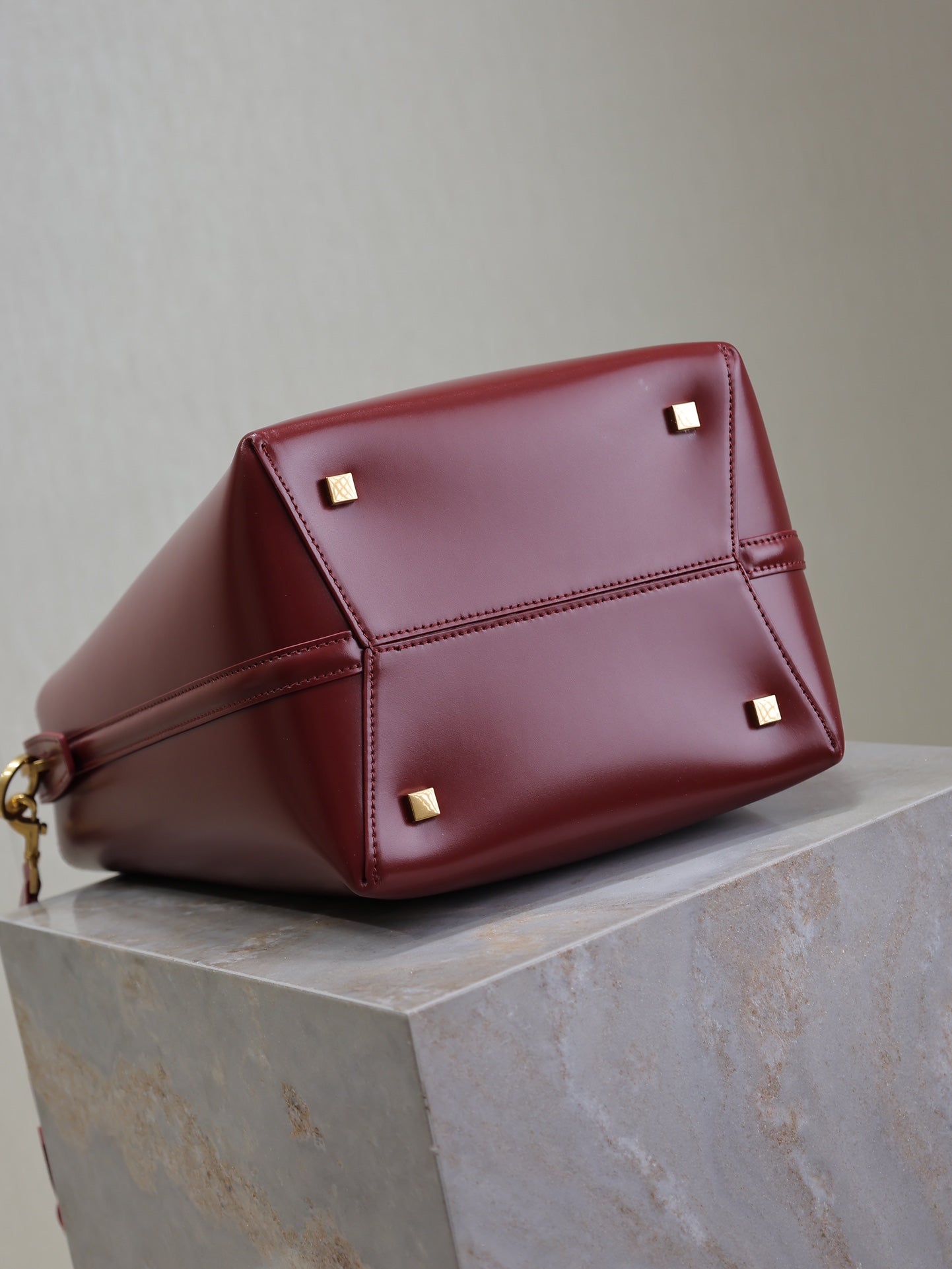 YSL 25S LE 5 À 7 BUCKET 26 IN DARK BURGUNDY CALFSKIN GOLD HARDWRE