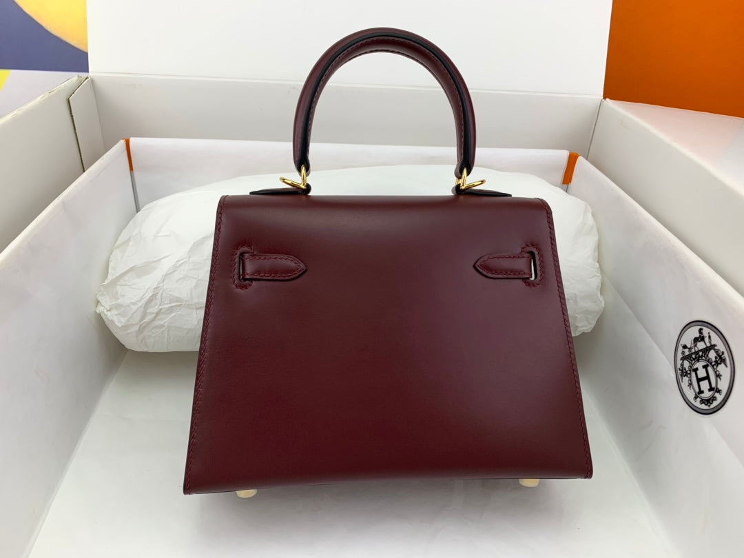 HERMES KELLY MINI 20 BAG IN WINE RED SMOOTH CALFSKIN WITH GOLD HARDWARE
