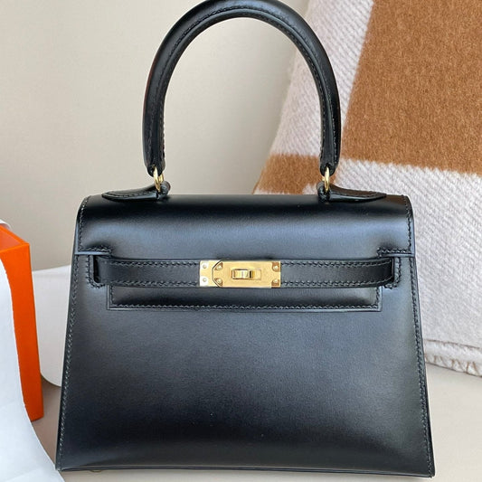 HERMES KELLY MINI 20 BAG IN BLACK SMOOTH CALFSKIN WITH GOLD HARDWARE