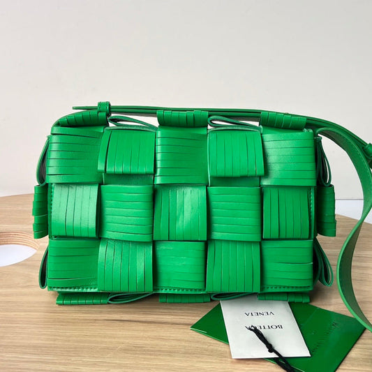 BOTTEGA VENETA SMALL CASSETTE 23 IN GREEN FRINGED CALFSKIN