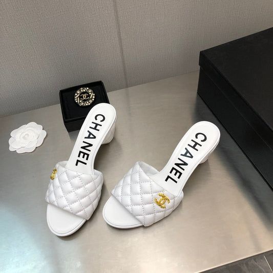 CHANEL DIAMOND-QUILTED 6 CM SANDALS IN WHITE LAMBSKIN