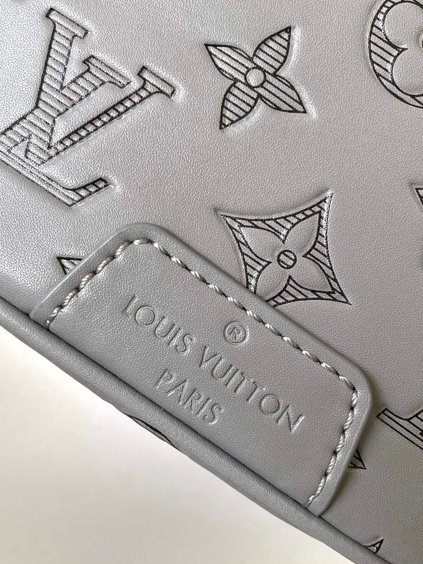 LOUIS VUITTON LV 25S DISCOVERY BUMBAG 44 IN TAUPE GRAY EMBOSSED MONOGRAM ECLIPSE CALFSKIN