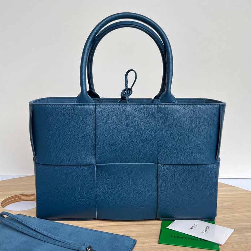 BOTTEGA VENETA SMALL ARCO TOTE 30 IN AEGEAN BLUE CALFSKIN