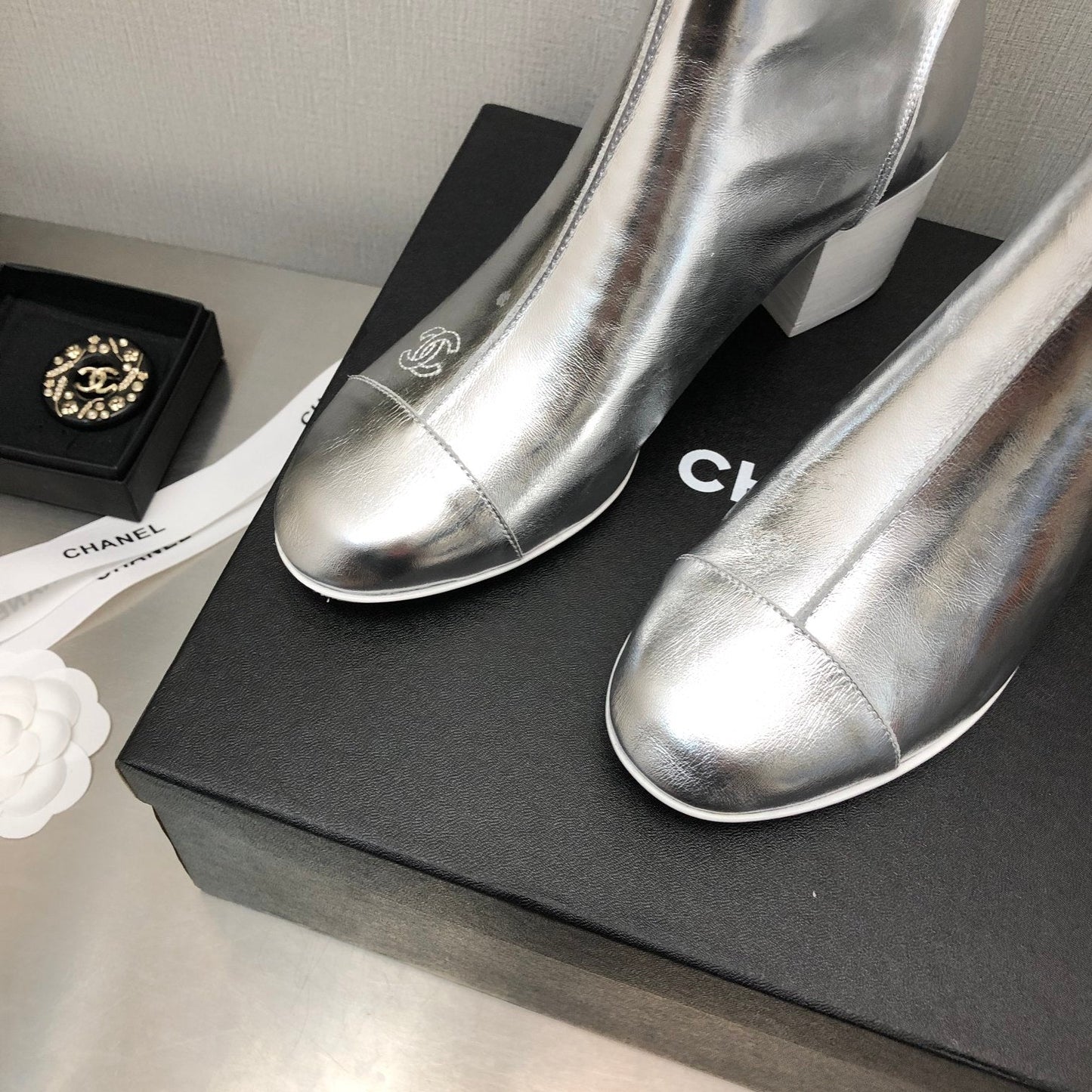 CHANEL BLOCK HEEL ANKLE BOOTS IN SILVER CALFSKIN
