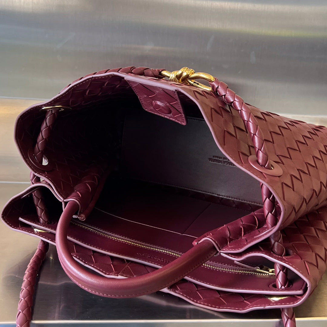 BOTTEGA VENETA MEDIUM ANDIAMO 32 IN BURGUNDY LAMBSKIN