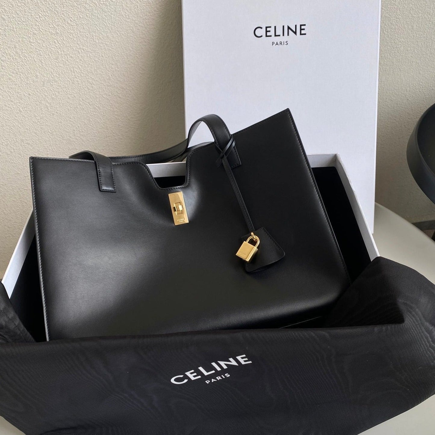 CELINE CABAS TRIOMPHE 37 BLACK IN SMOOTH CALFSKIN