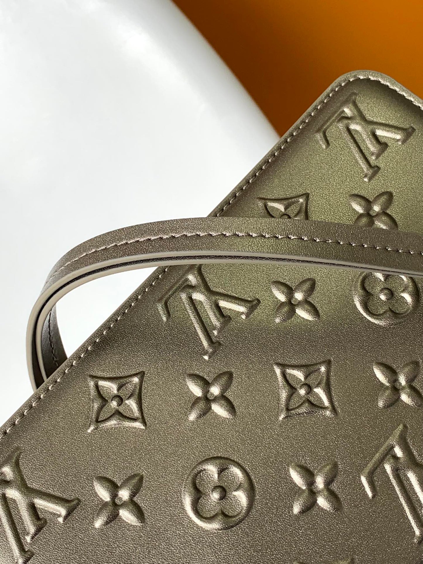 LOUIS VUITTON LV 25S LEXINGTON PREMIUM ORIGINAL HANDBAG 21 IN BEIGE GRAY MOONOGRAM CALFSKIN SHIMMERING METALLIC GOLD