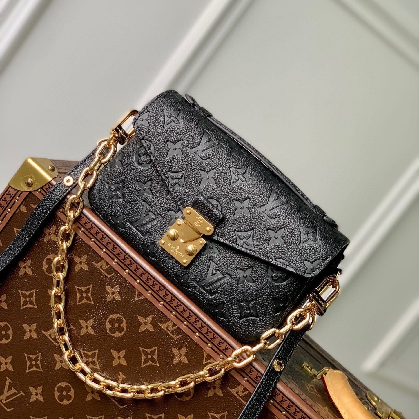 LOUIS VUITTON POCHETTE MÉTIS EAST WEST 21 IN GUN METAL EMBOSSED CALFSKIN GOLD HARDWARE