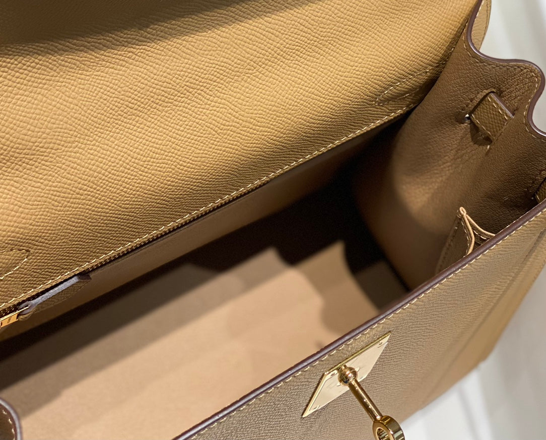 HERMES KELLY 28CM IN CHAI EPSOM CALFSKIN GOLD HARDWARE