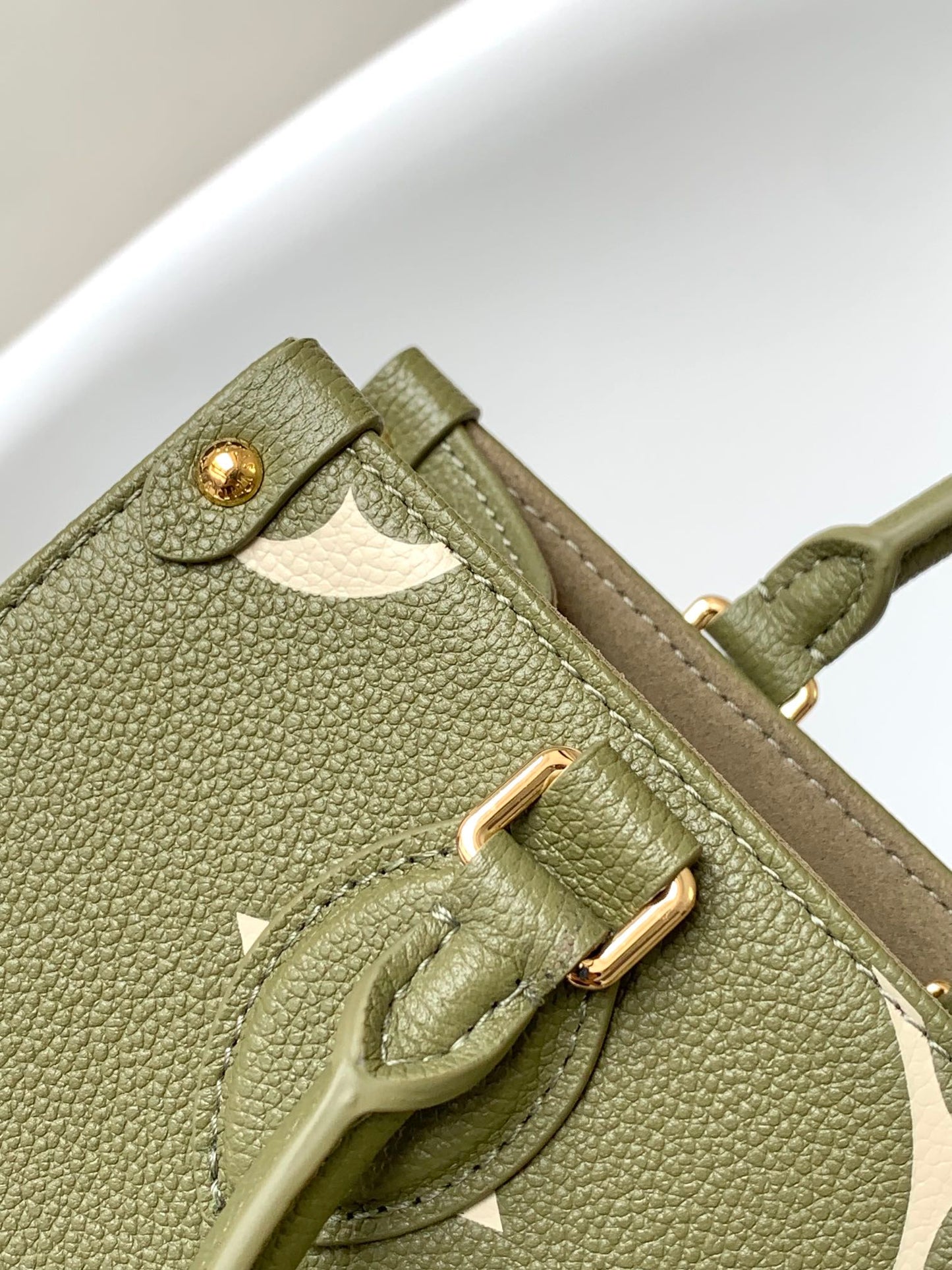 LOUIS VUITTON ONTHEGO PM 25CM GREEN WHITE