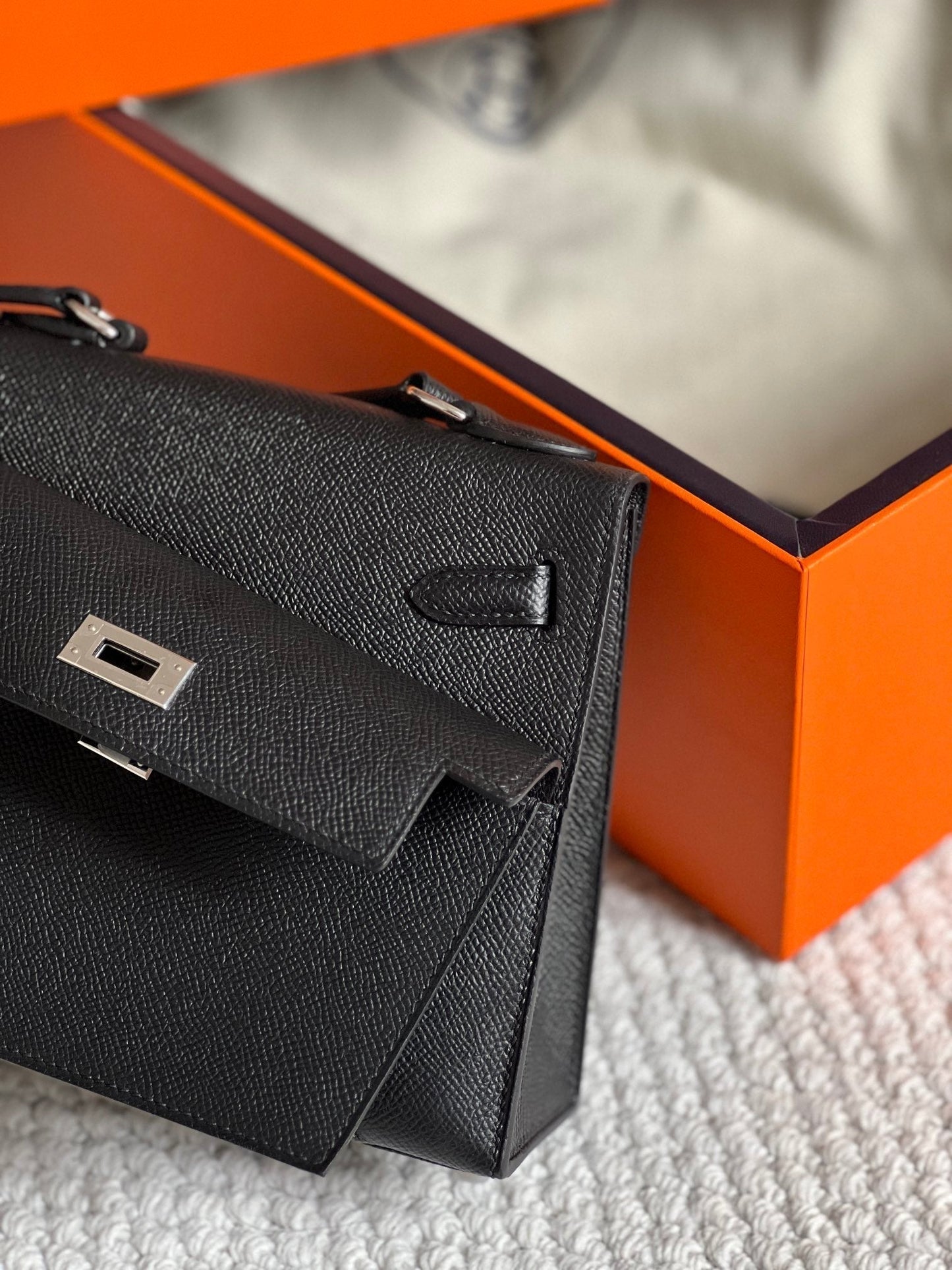 HERMES KELLY DESORDRE 20 IN BLACK EPSOM LEATHER WITH SILVER HARDWARE