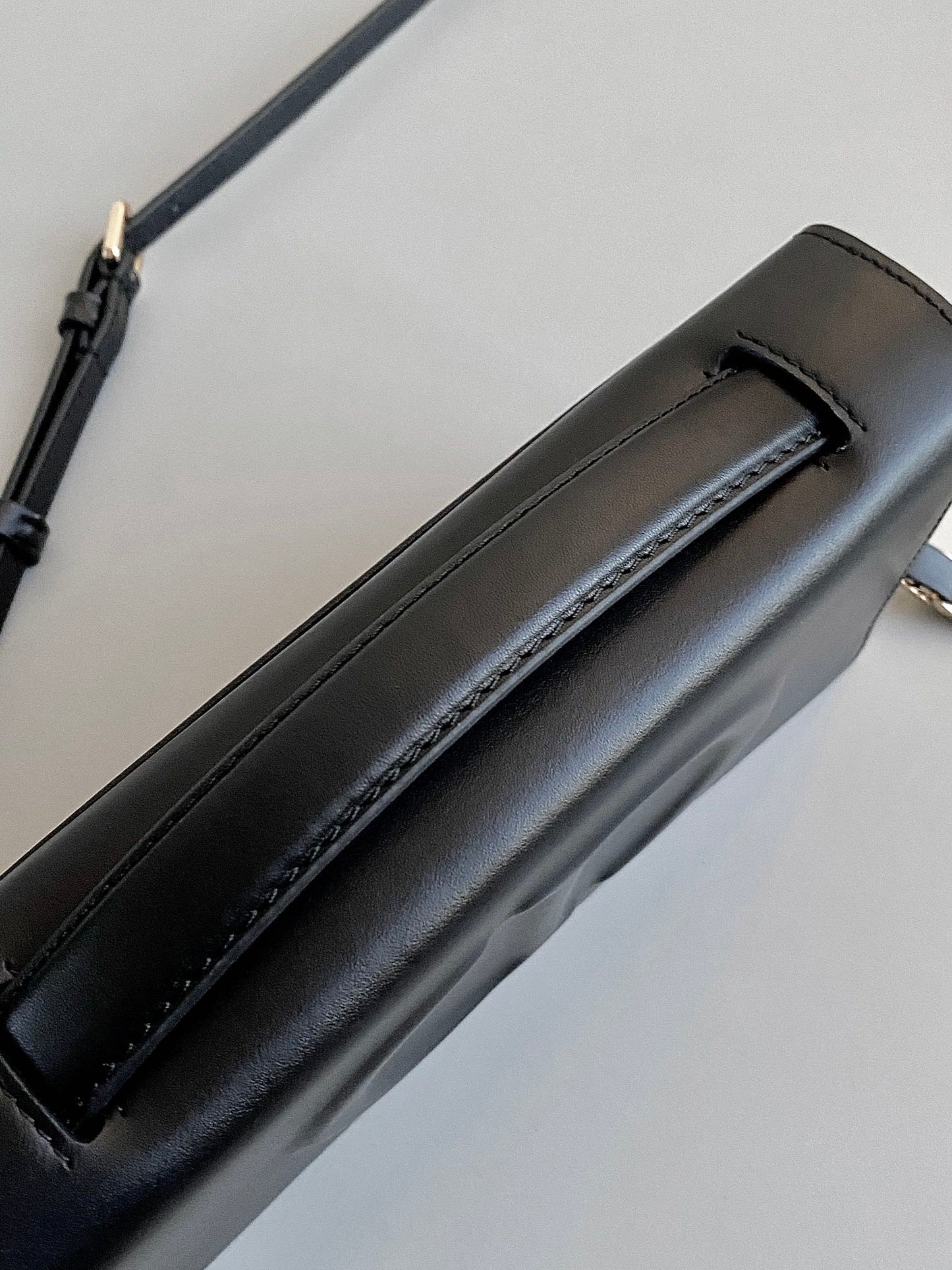 DIOR SIGNATURE CHAIN BAG 21 IN BLACK CALFSKIN