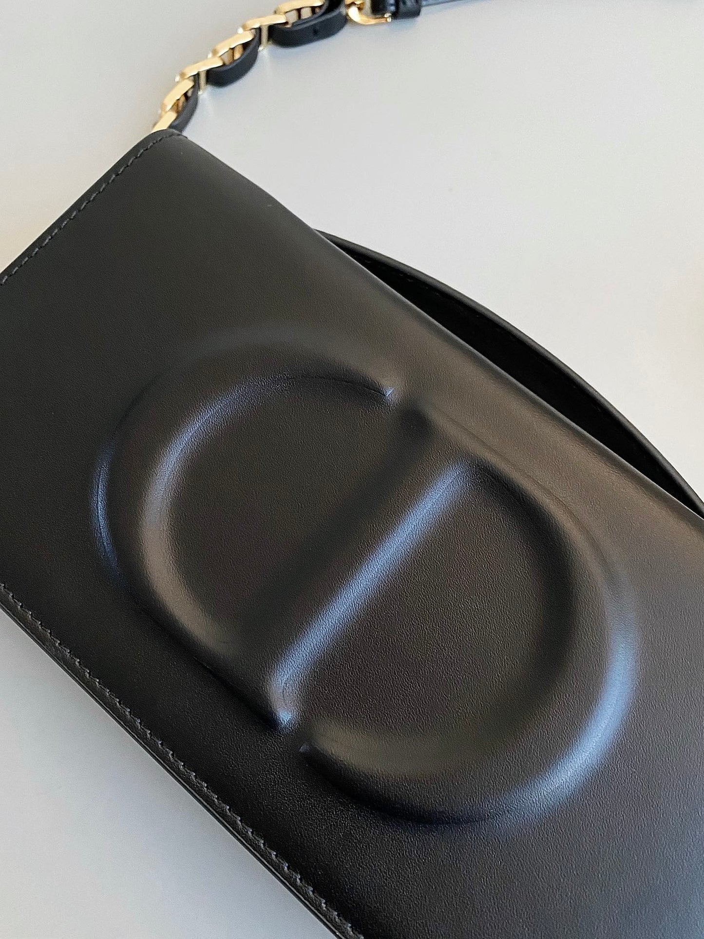 DIOR SIGNATURE CHAIN BAG 21 IN BLACK CALFSKIN