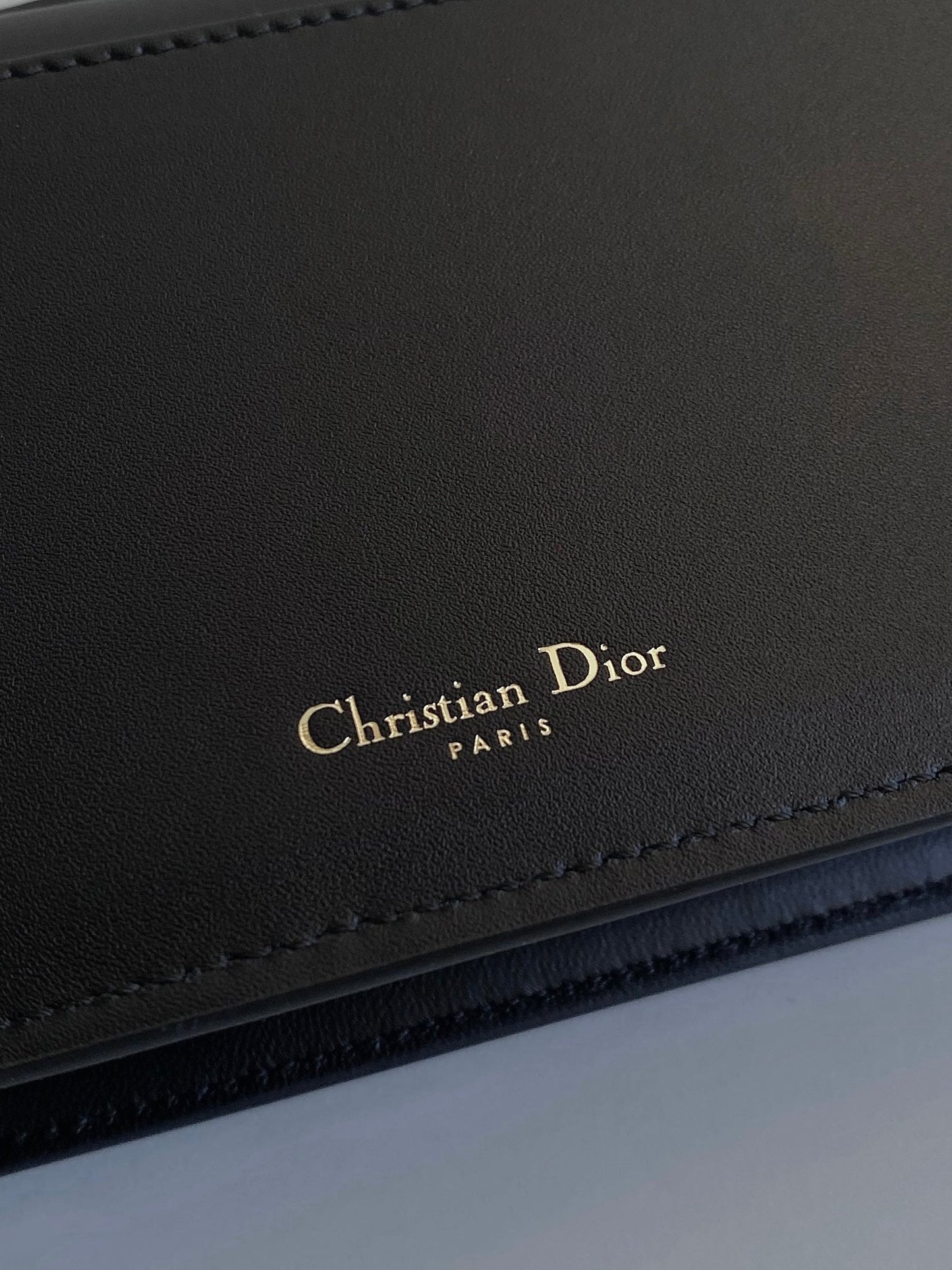 DIOR SIGNATURE CHAIN BAG 21 IN BLACK CALFSKIN