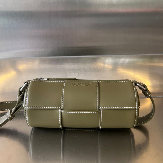 BOTTEGA VENETA SMALL CYLINDER CASSETTE 21 IN TOBACCO BROWN CALFSKIN
