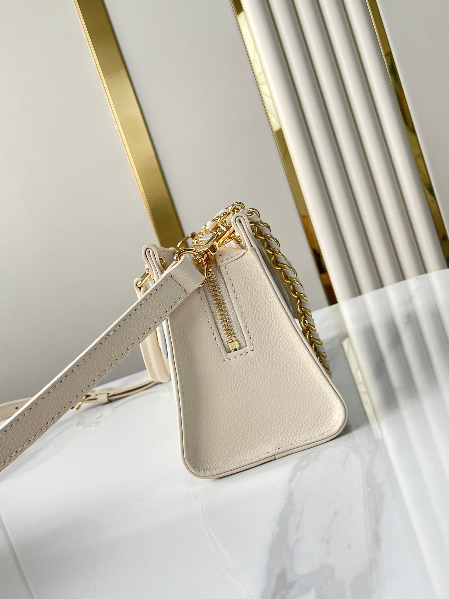 LOUIS VUITTON ONTHEGO 25 IN CREAM BLUE CALFSKIN GOLD HARDWARE
