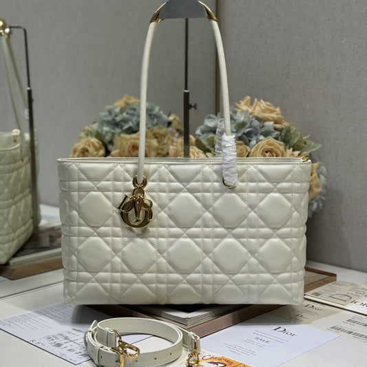 DIOR MEDIUM 37 TOUJOURS BAG IN WHITE MACROCANNAGE LAMBSKIN