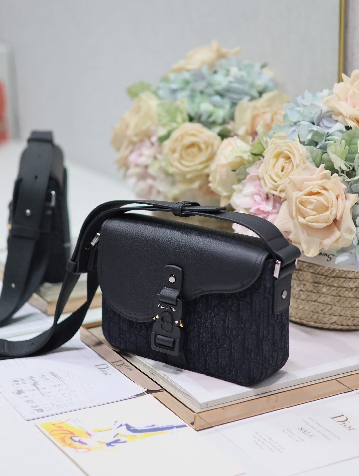 DIOR MEDIUM SADDLE MESSENGER BAG IN BLACK OBLIQUE JACQUARD AND BLACK GRAINED CALFSKIN