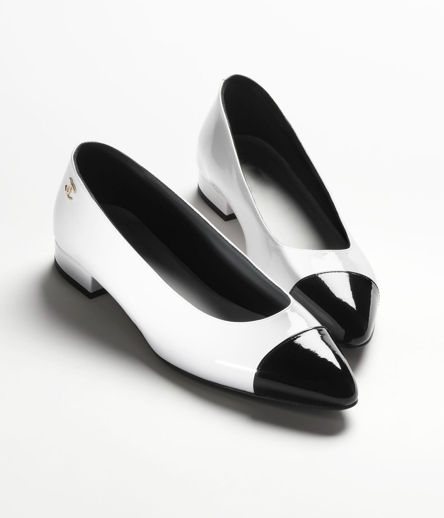 CHANEL BALLET FLATS WHITE BLACK PATENT CALFSKIN