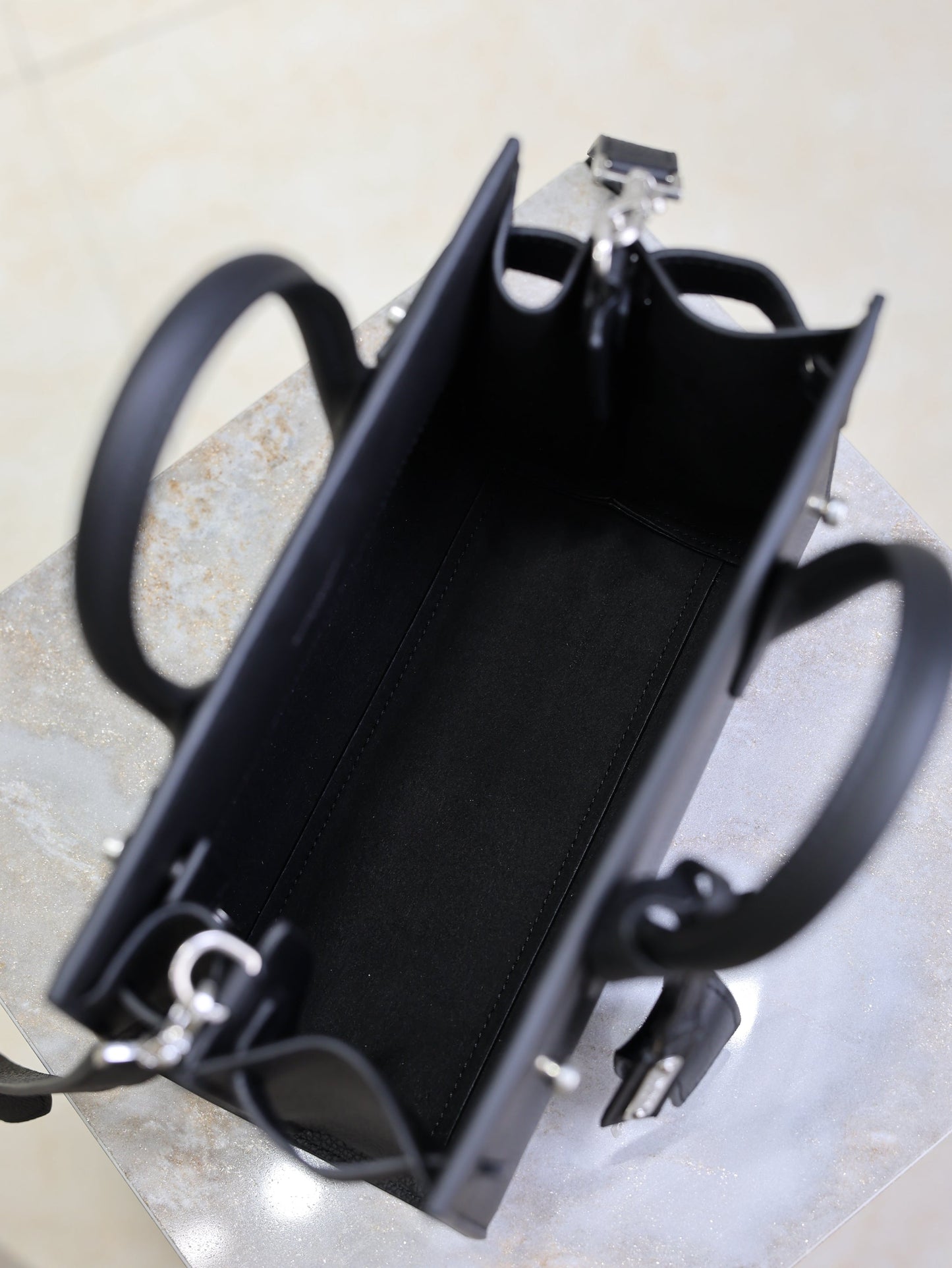 YSL 25S SAC DE JOUR 22 IN BLACK GRAINED CALFSKIN SILVER HARDWARE