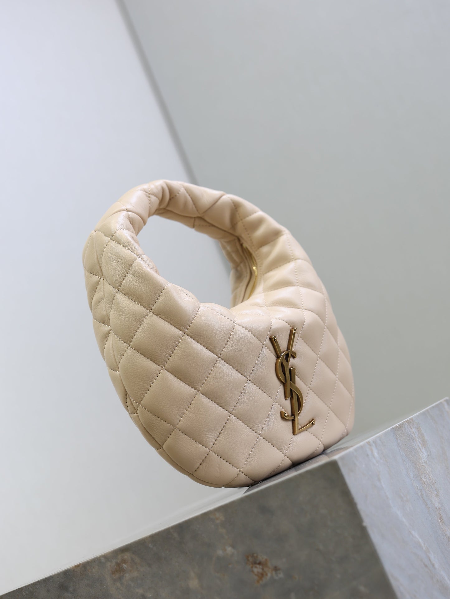 YSL 25S ICARINO 17 IN BEIGE QUILTED CALFSKIN GOLD HARDWRE
